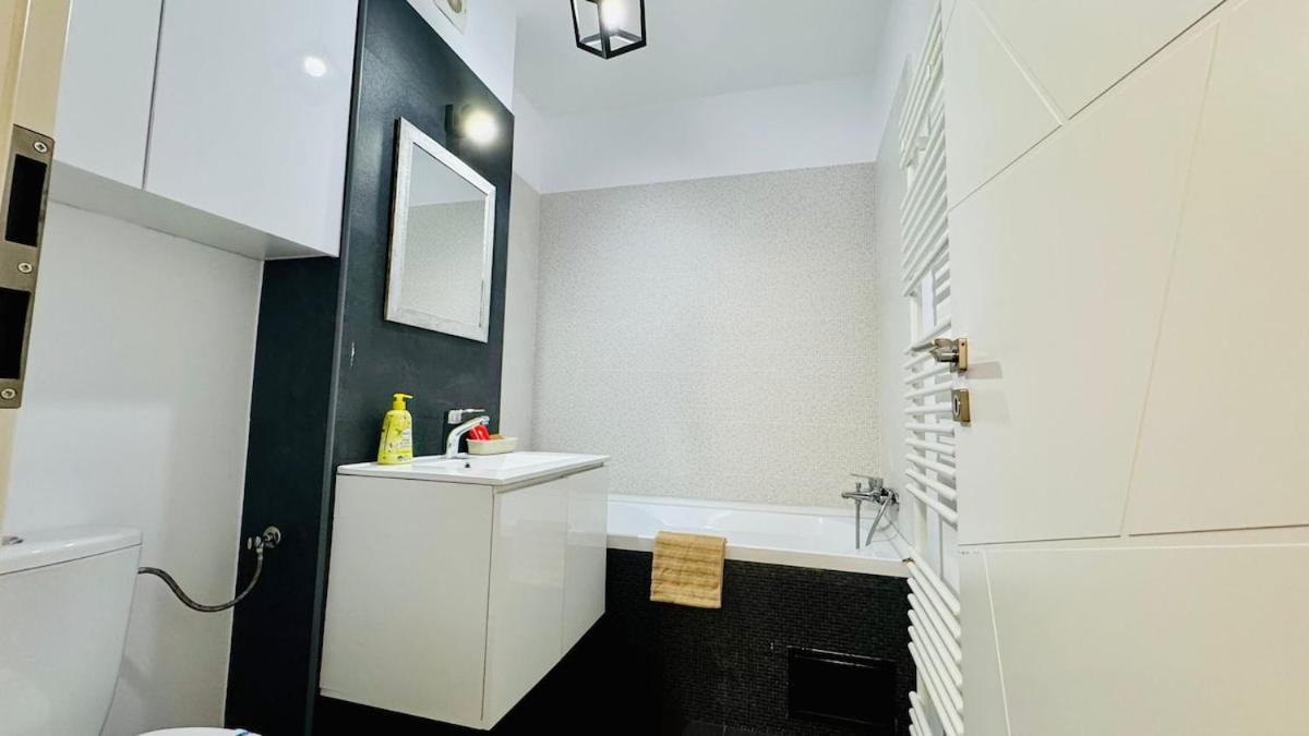Chique Near Mall Plaza Apartament Bucureşti